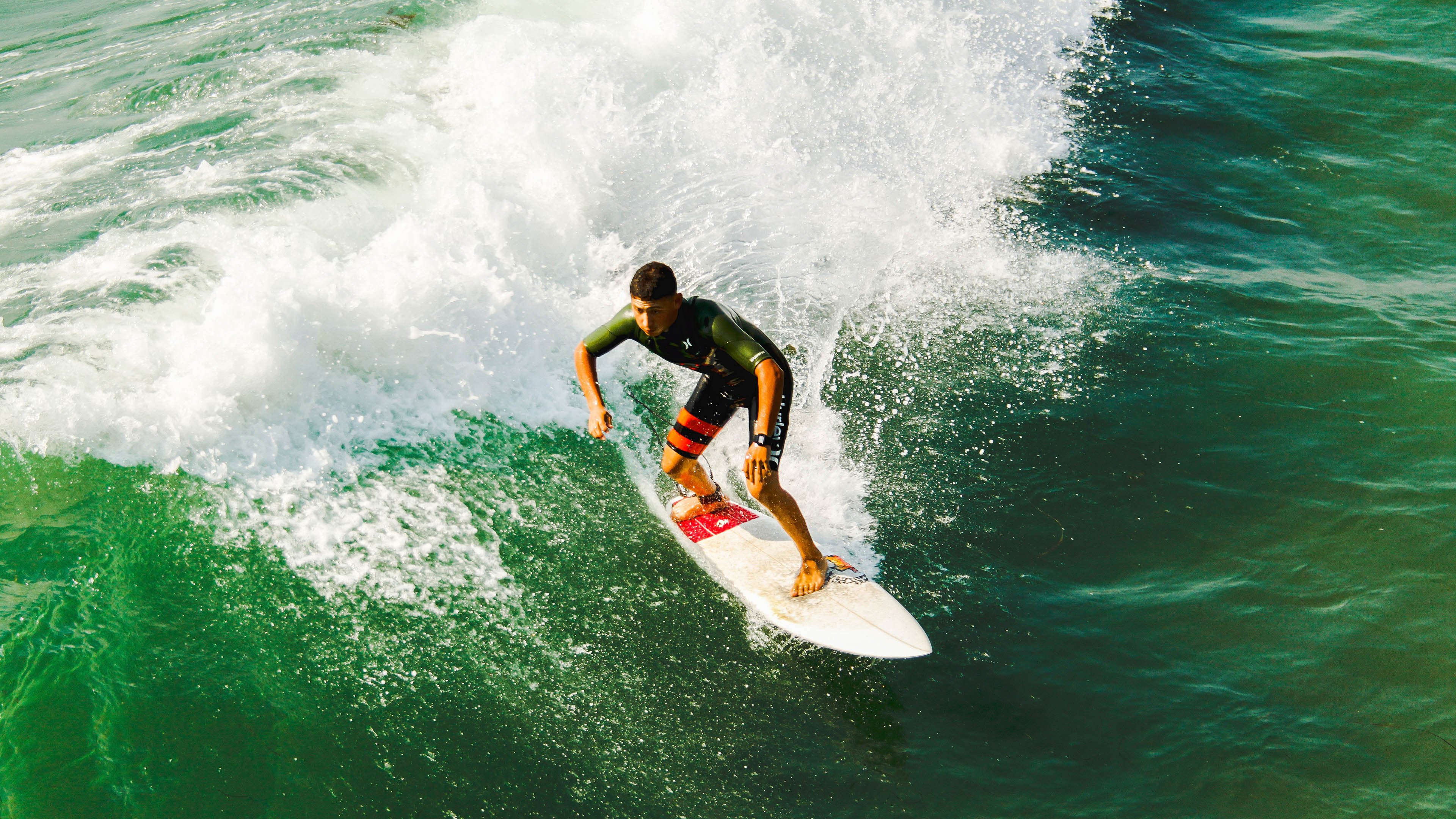 民间帆船联赛在青岛开幕 小型双体船成为新兴玩法